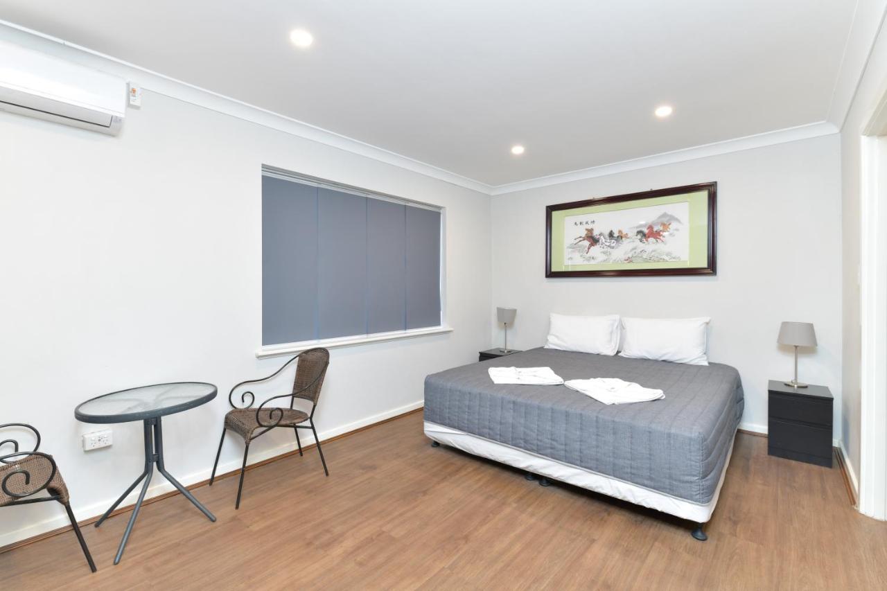 Platinum Motel Perth Exterior photo